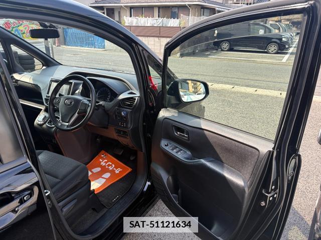 Toyota VOXY 2015-01 7809556-11