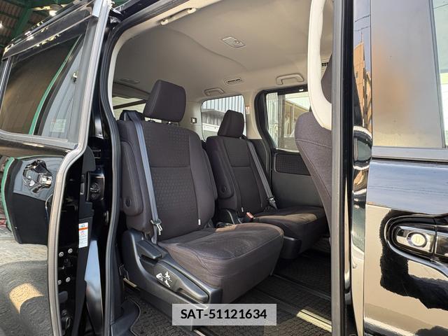 Toyota VOXY 2015-01 7809556-12