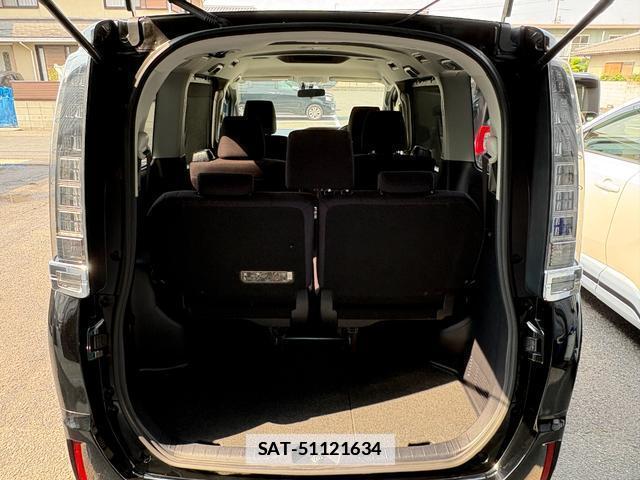 Toyota VOXY 2015-01 7809556-13