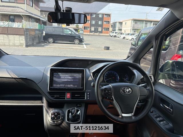 Toyota VOXY 2015-01 7809556-16