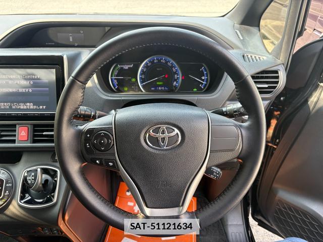 Toyota VOXY 2015-01 7809556-18