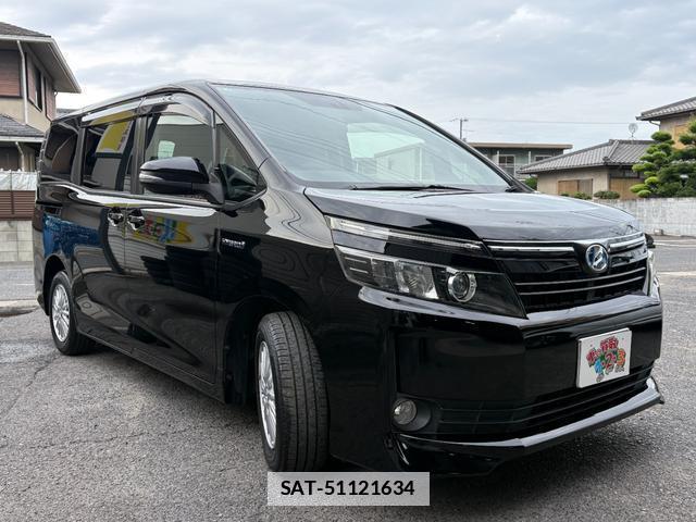 Toyota VOXY 2015-01 7809556-2