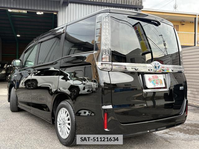 Toyota VOXY 2015-01 7809556-6