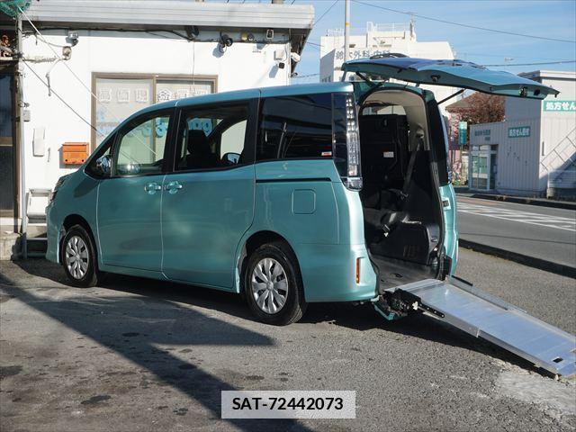 Toyota VOXY 2014-08 7809603-0