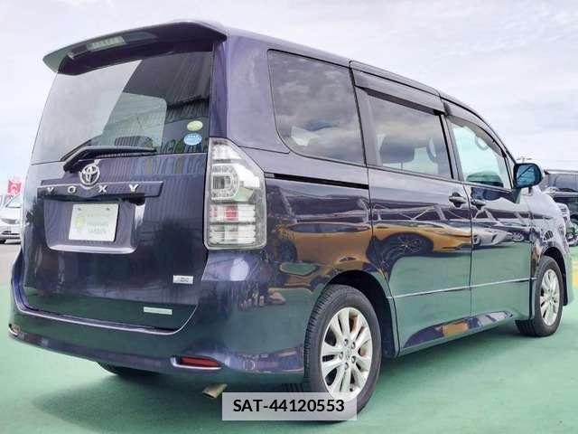 Toyota VOXY 2011-05 7809875-1