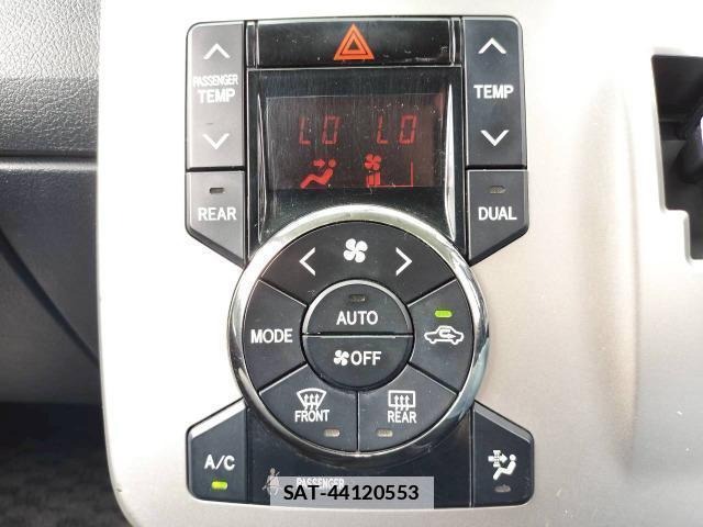 Toyota VOXY 2011-05 7809875-11