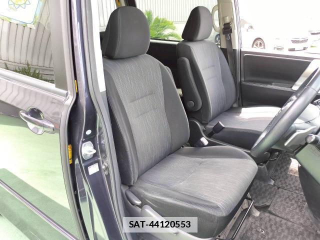 Toyota VOXY 2011-05 7809875-14