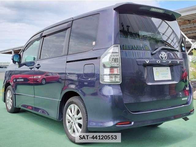 Toyota VOXY 2011-05 7809875-3