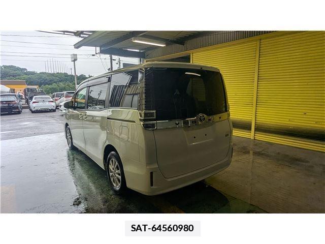 Toyota VOXY 2017-09 7809953-3