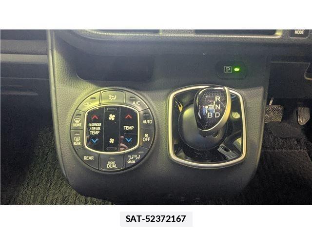 Toyota VOXY 2014-04 7809954-16