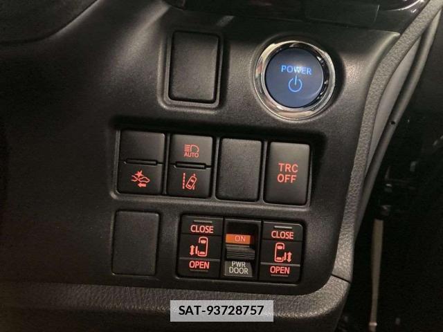Toyota VOXY 2021-09 7810342-12