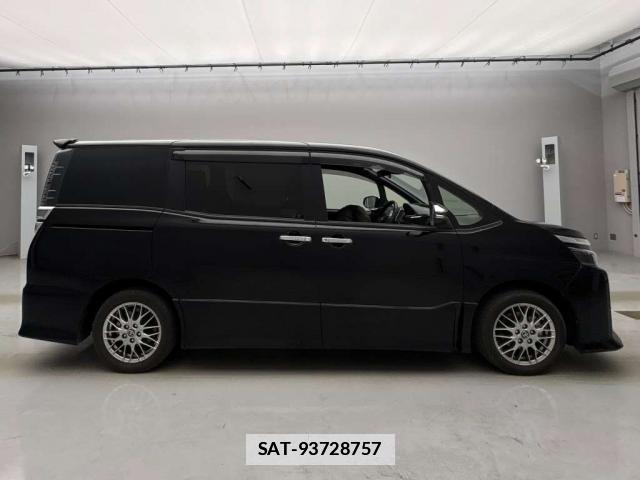 Toyota VOXY 2021-09 7810342-13