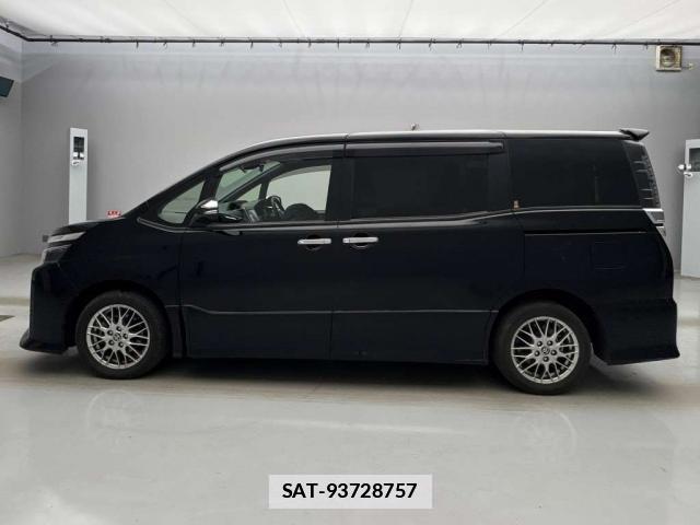 Toyota VOXY 2021-09 7810342-3