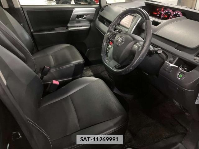 Toyota VOXY 2013-11 7811204-5