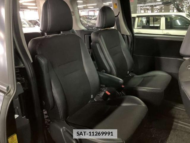 Toyota VOXY 2013-11 7811204-6