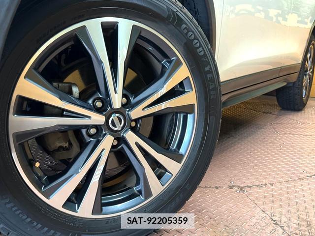 Nissan X-TRAIL 2017-07 7801093-12
