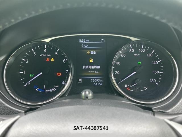Nissan X-TRAIL 2015-09 7806671-12