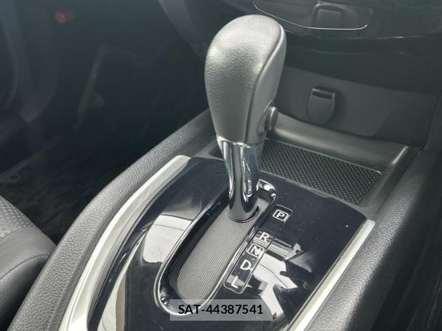 Nissan X-TRAIL 2015-09 7806671-16
