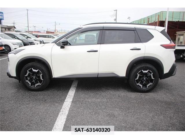 Nissan X-TRAIL 2022-08 7809369-10