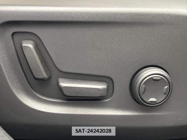 Volvo XC40 2021-12 7793595-7