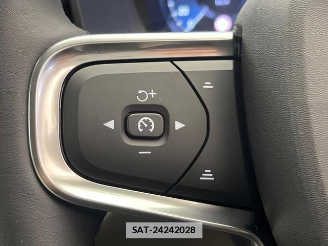 Volvo XC40 2021-12 7793595-9