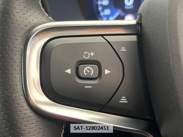 Volvo XC40 2021-03 7793596-9
