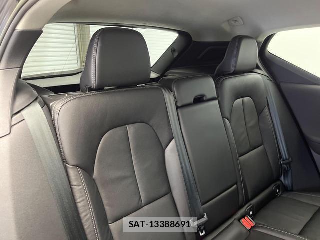 Volvo XC40 2022-09 7793599-12
