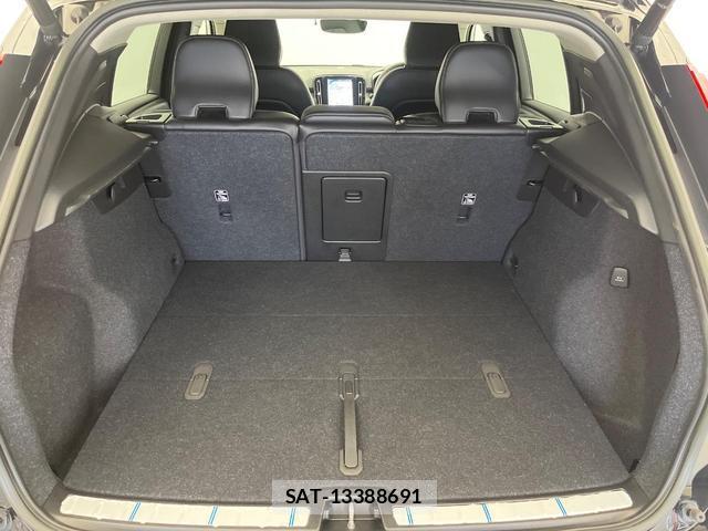 Volvo XC40 2022-09 7793599-13