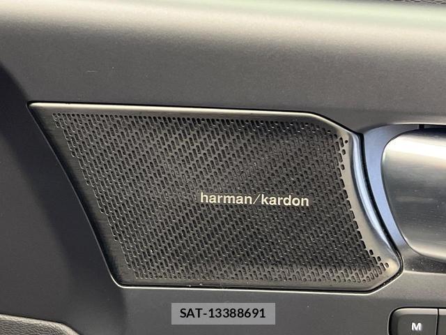 Volvo XC40 2022-09 7793599-4