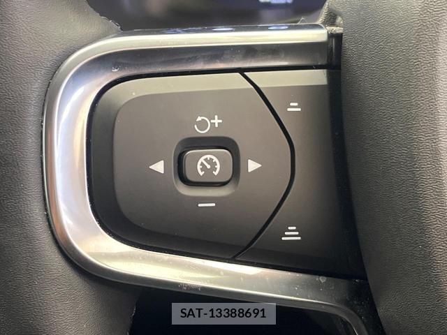 Volvo XC40 2022-09 7793599-9