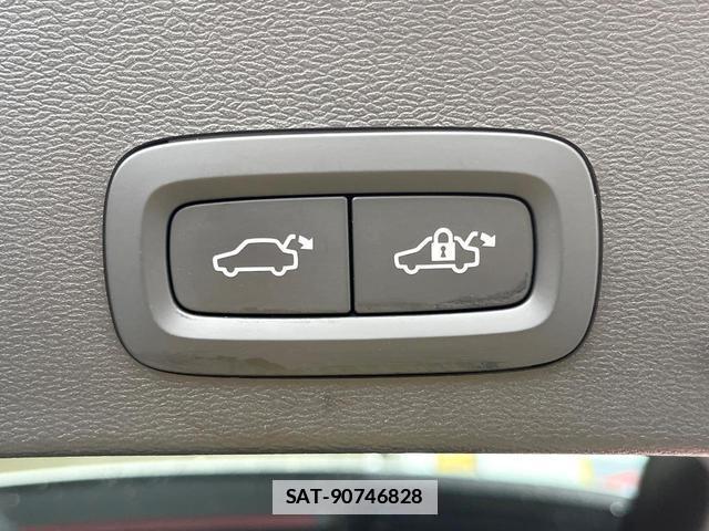 Volvo XC40 2020-12 7794516-17