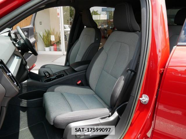 Volvo XC40 2023-03 7794545-7