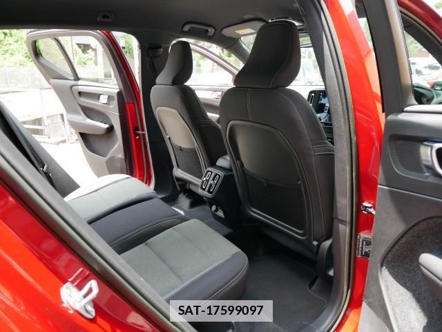 Volvo XC40 2023-03 7794545-9
