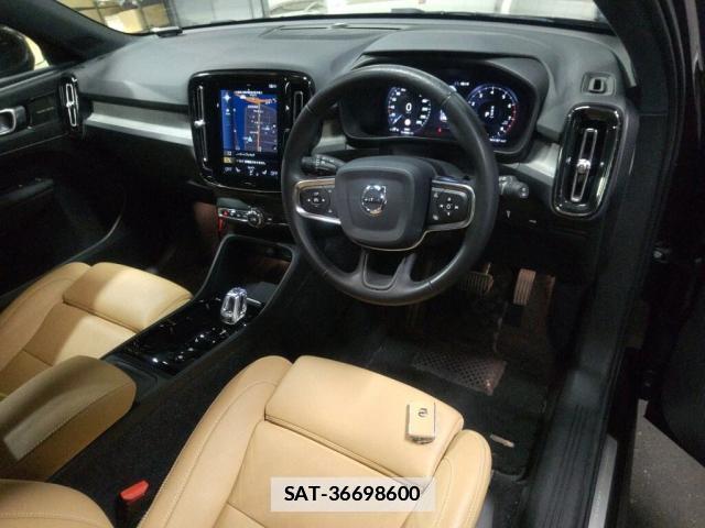 Volvo XC40 2020-06 7794910-2