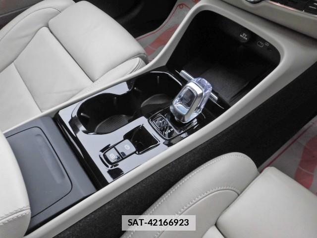 Volvo XC40 2023-05 7797011-15