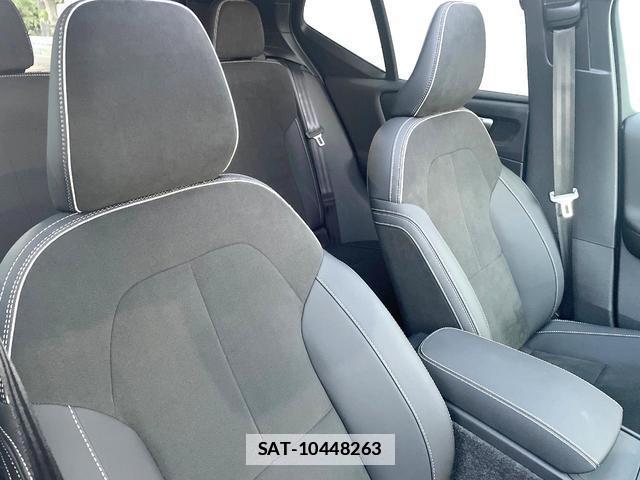 Volvo XC40 2025-09 7798075-12