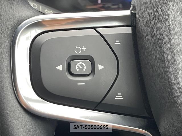 Volvo XC40 2022-10 7798770-8