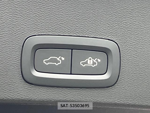 Volvo XC40 2022-10 7798770-9