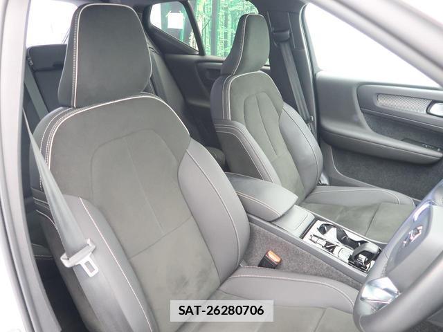 Volvo XC40 2023-09 7799320-9
