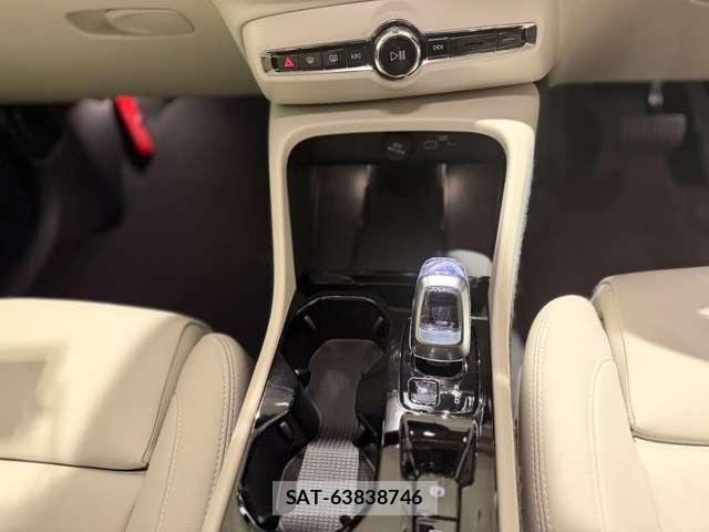 Volvo XC40 2026-04 7801966-2