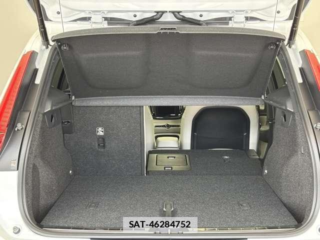 Volvo XC40 2025-03 7801975-18