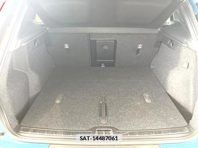 Volvo XC40 2023-09 7802472-12