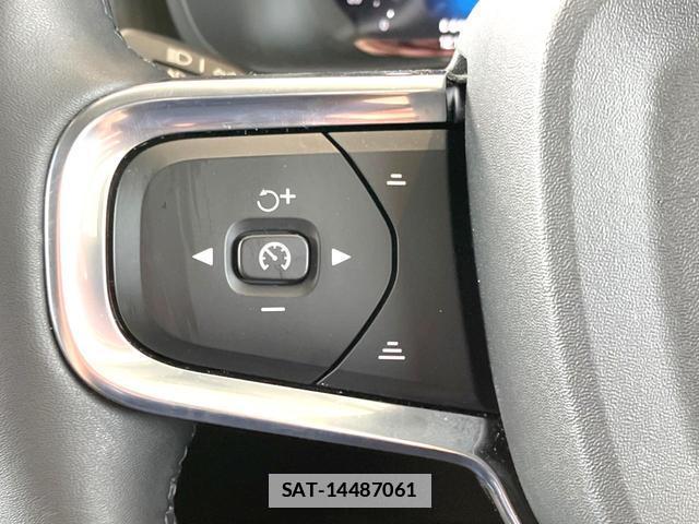 Volvo XC40 2023-09 7802472-8