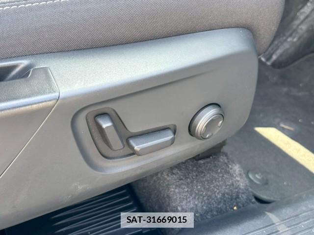 Volvo XC40 2025-04 7805808-7