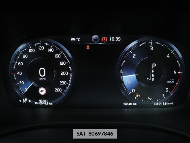 Volvo XC60 2019-05 7794482-12