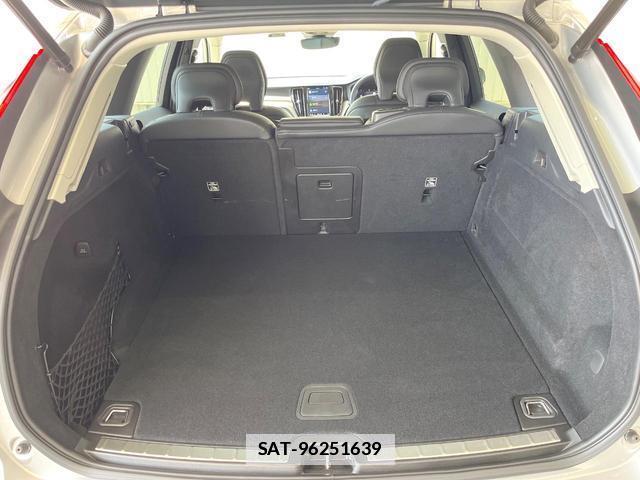 Volvo XC60 2022-01 7794500-17