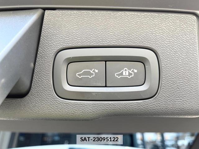 Volvo XC60 2018-07 7794507-17