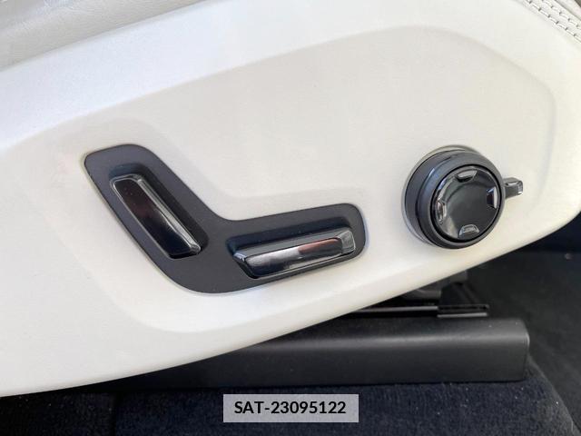 Volvo XC60 2018-07 7794507-8