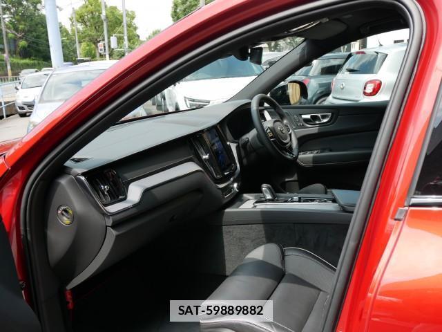 Volvo XC60 2022-03 7794544-5