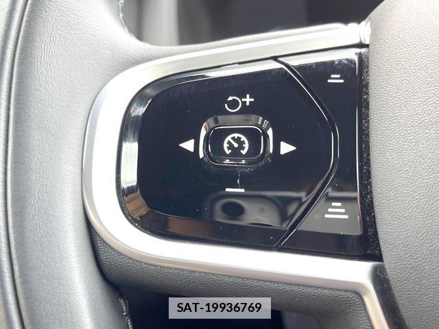 Volvo XC60 2021-07 7802469-8